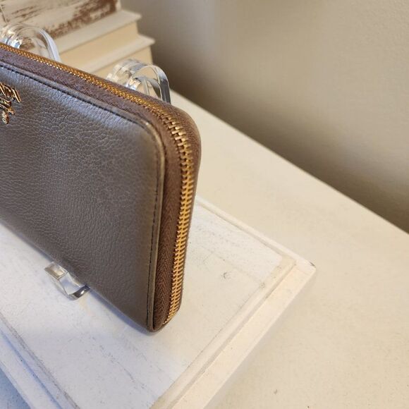 Gray Leather Prada Continental Zip Around Wallet (2303146) - Picture 5 of 11